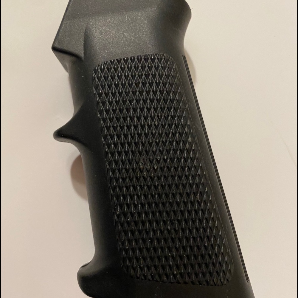 AR 15 A2 Grip with Mounting Bolt